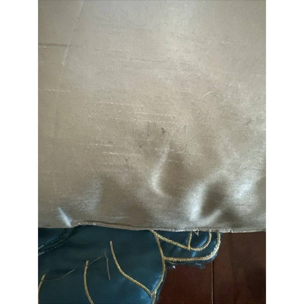 Thro Mario Lopez Peacock Lumbar 9